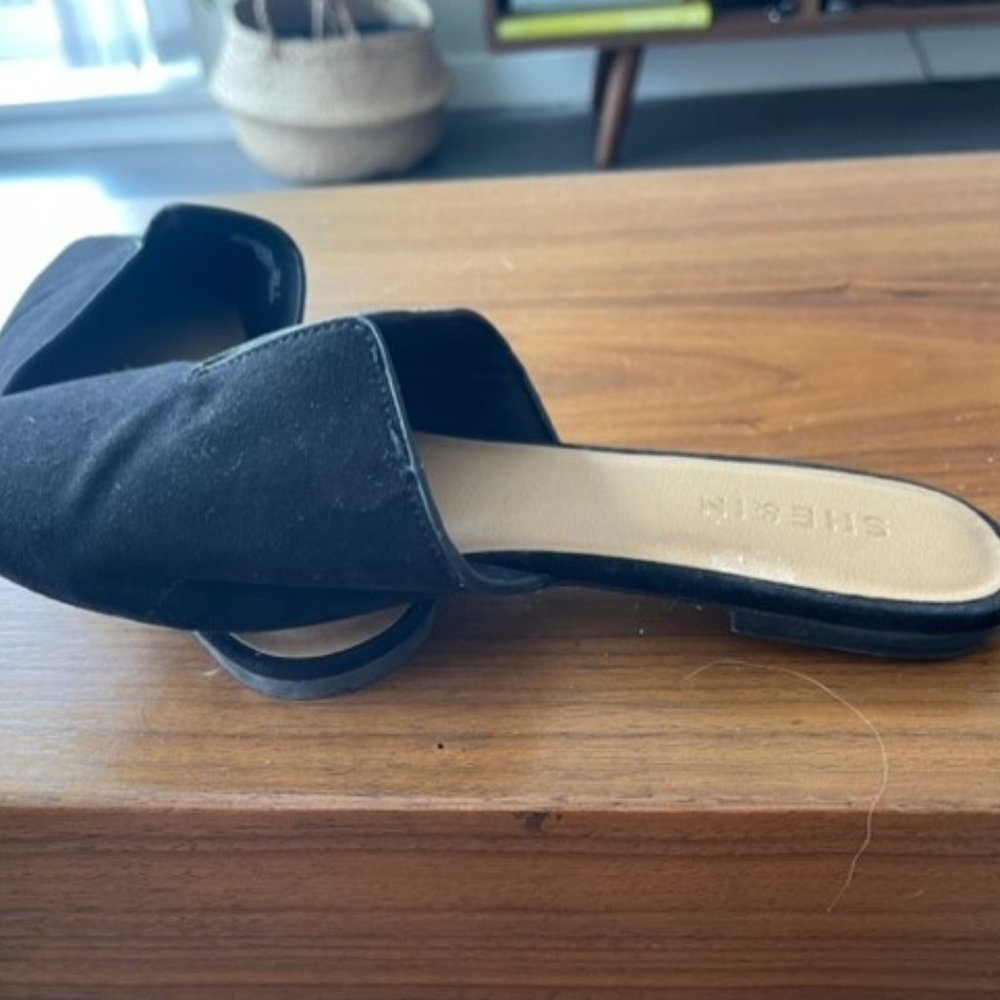 Pointed toe black flat dress shoes
